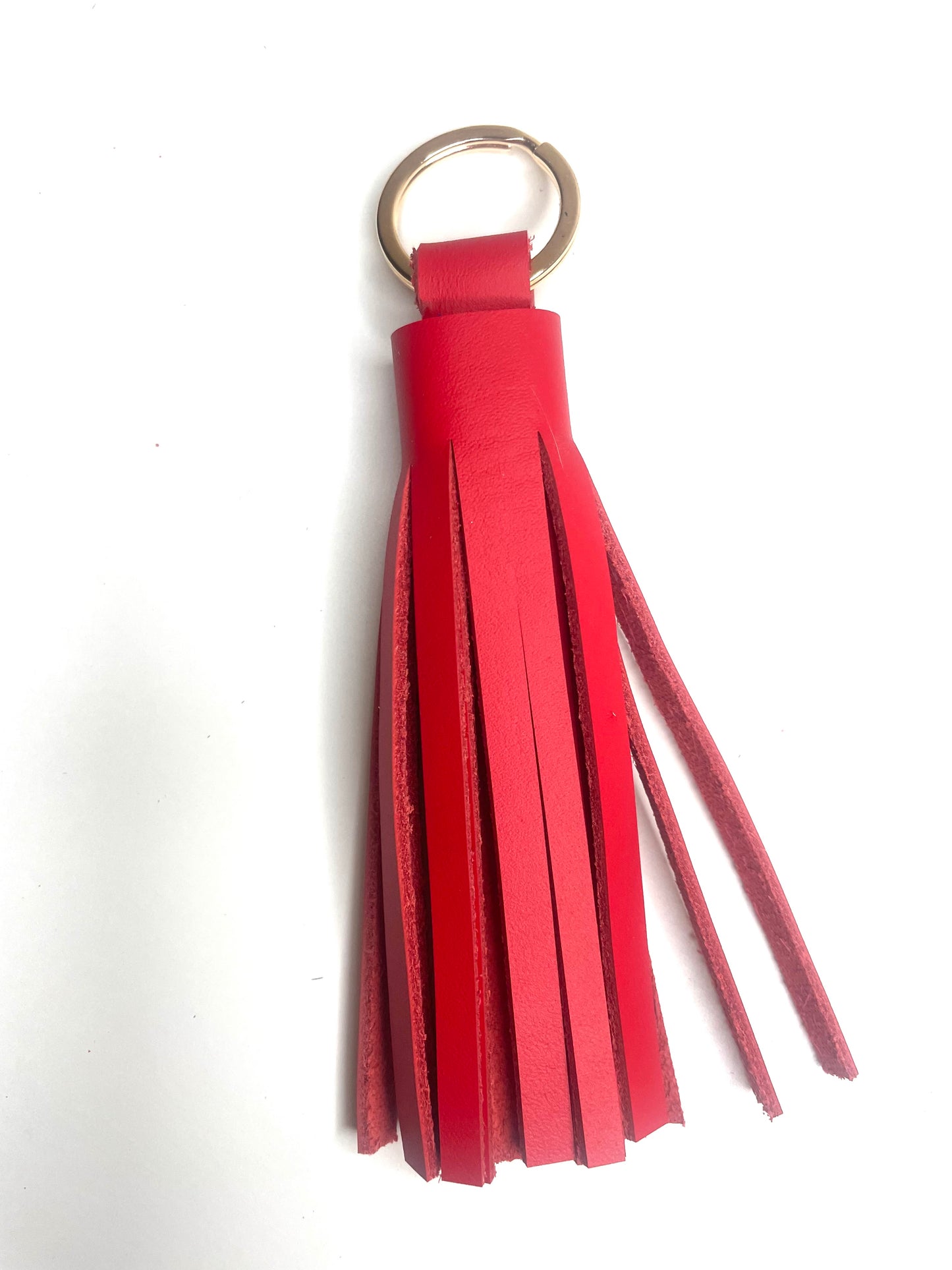 Bijou de sac cuir rouge pompon CONSTANCE accessoire