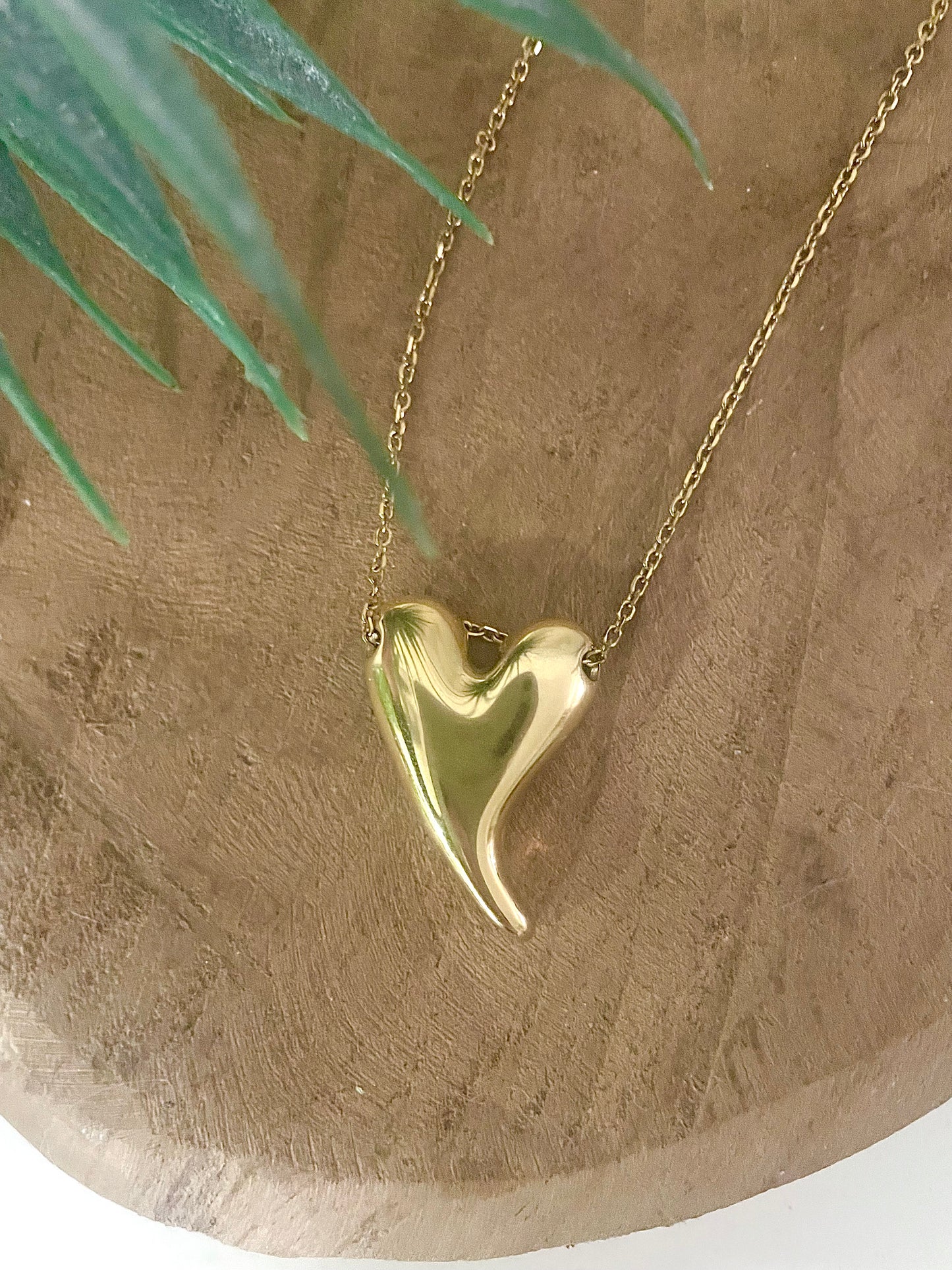 zoom collier court pendentif coeur doré mademoiselle bergamote