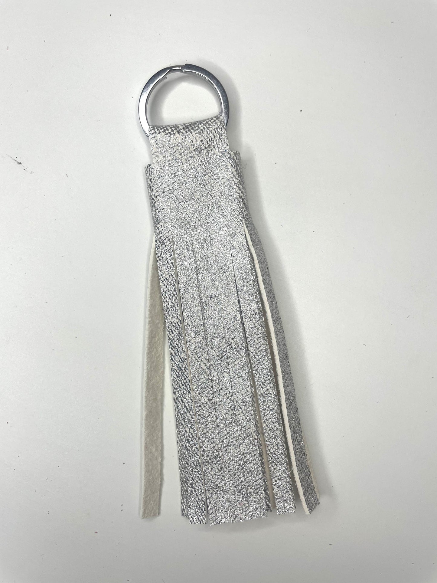 Pompon CELESTINE 100% cuir fait main divers coloris bijou de sac porte-clefs grigri