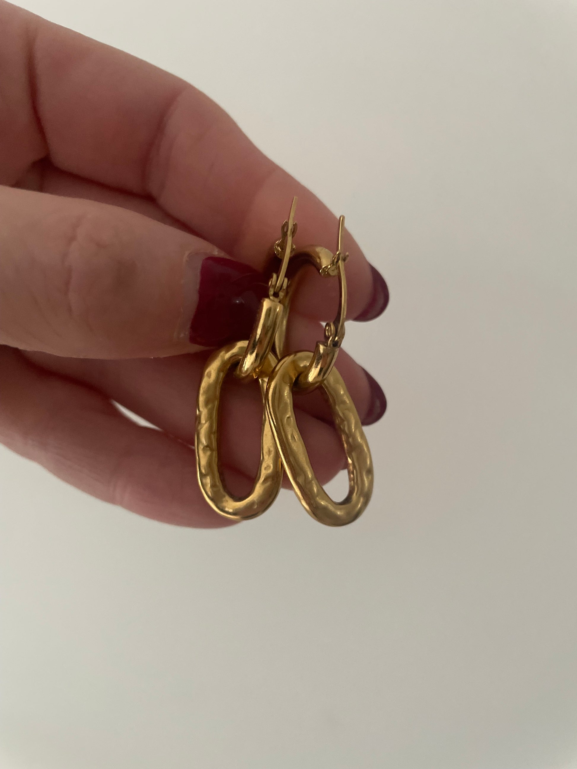 arrière boucles créoles dorées pendentif ovale martelé
