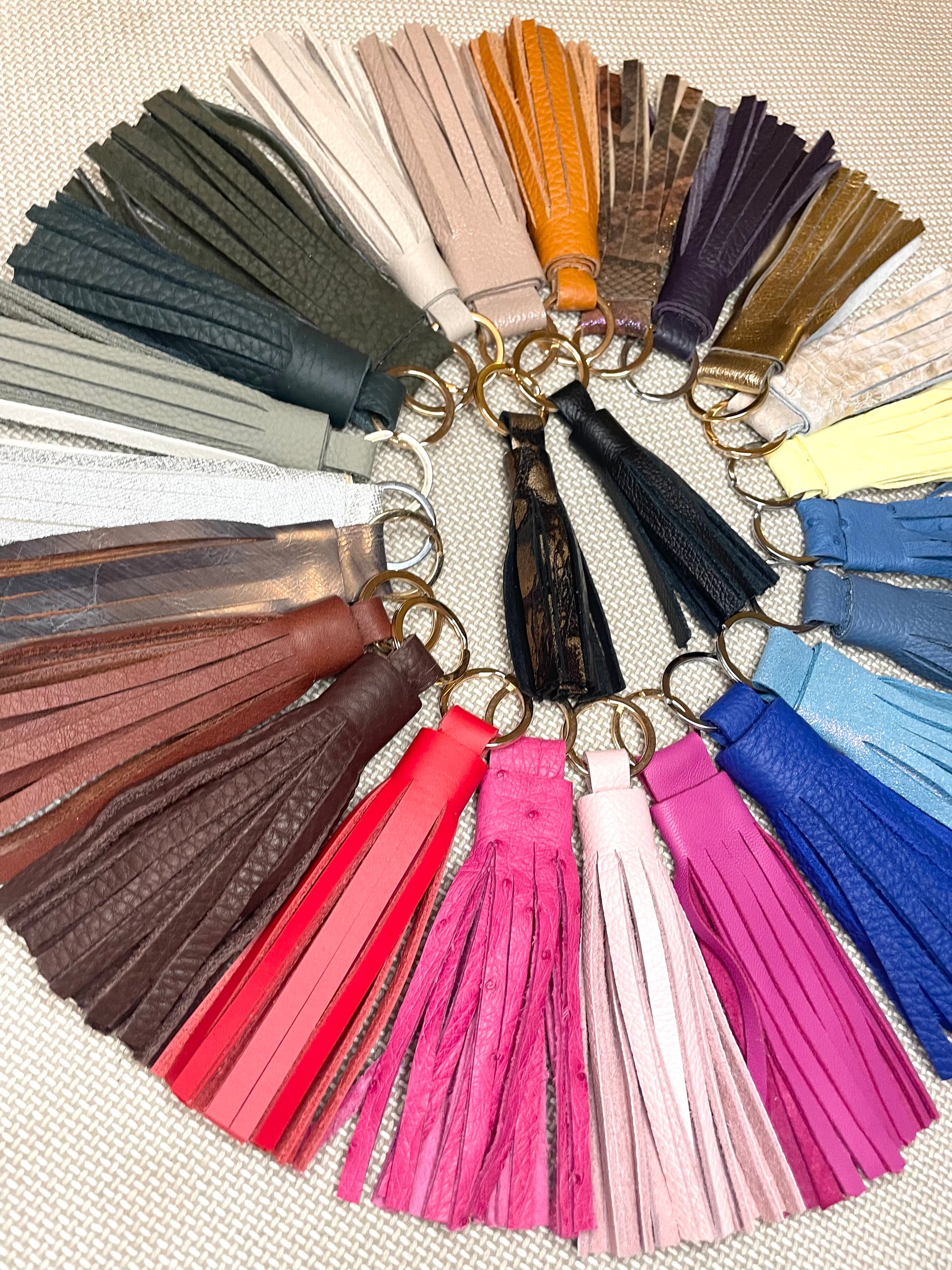 Ensemble des pompons cuir CONSTANCE et CELESTINE divers coloris fait main bijou de sac porte clefs