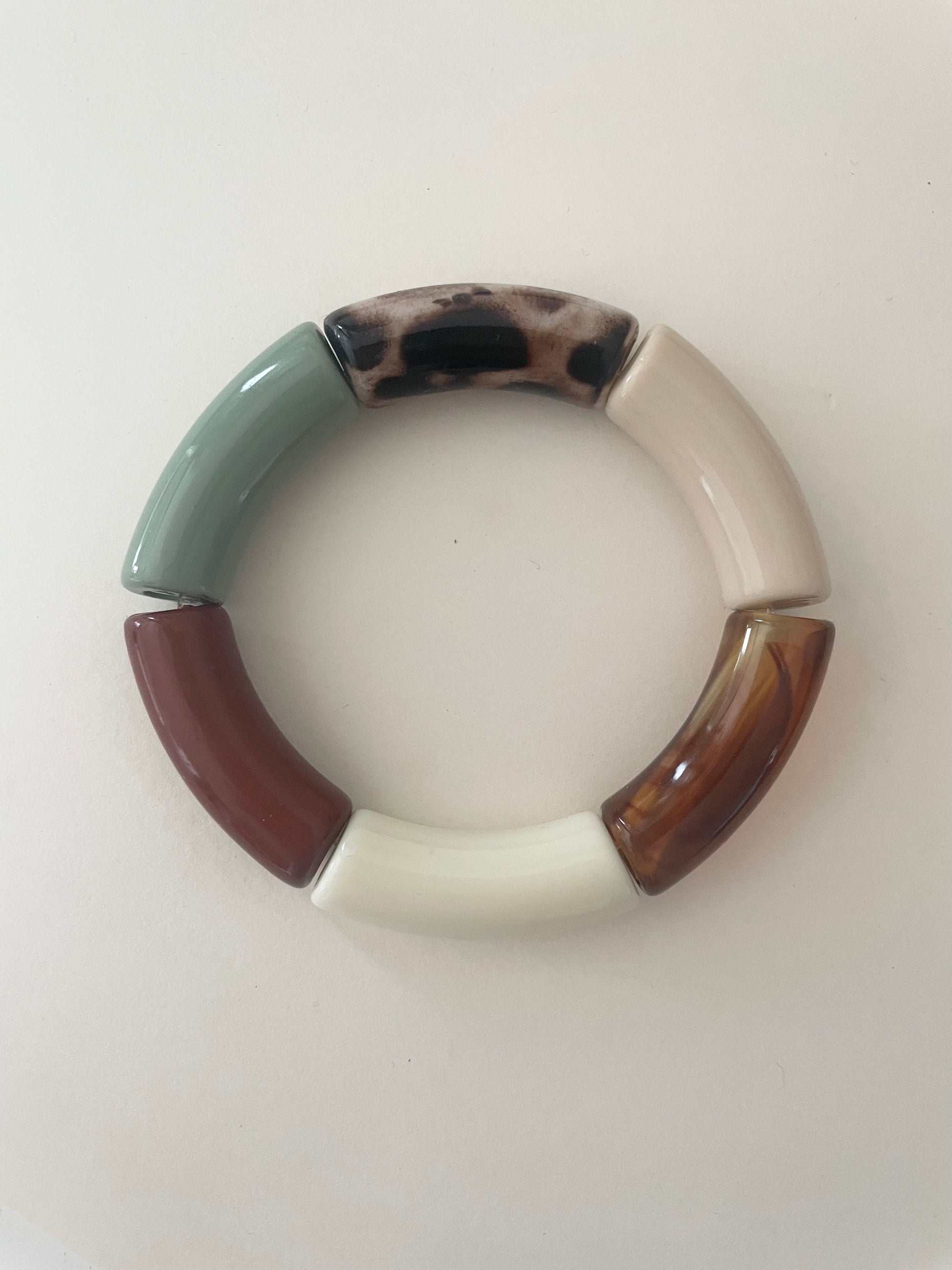 Détail bracelet LILIANE marron léopard beige