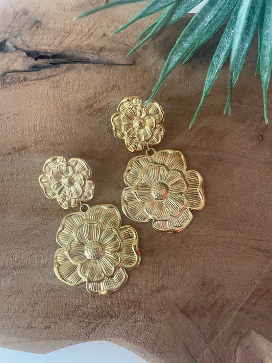 Grosses boucles fleurs dorées bohème chic tendance 2026