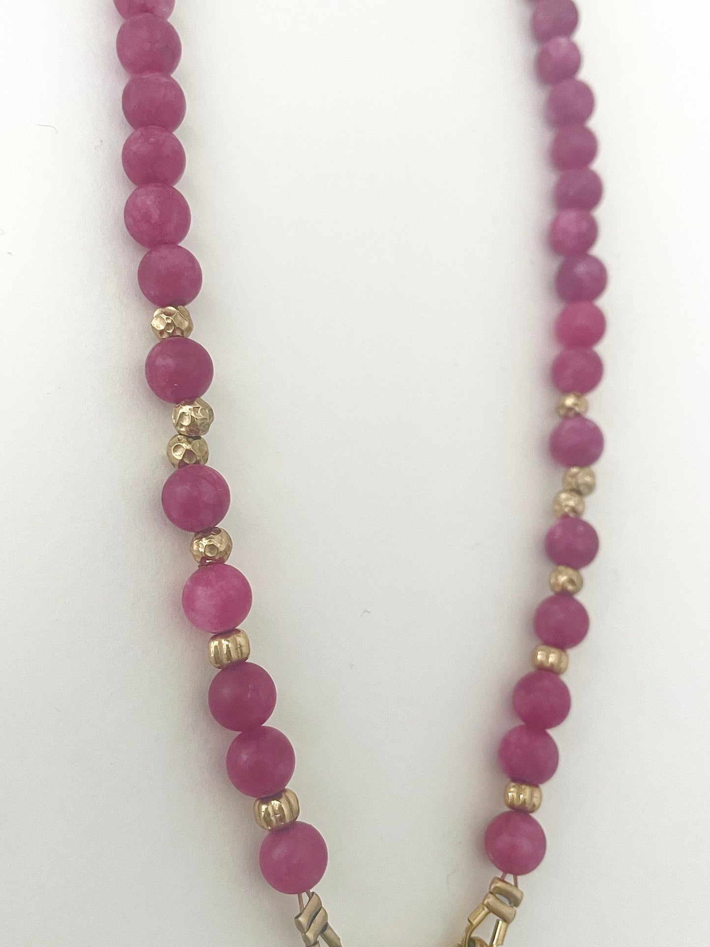 Détail perles zoom rose quartz collier fait main