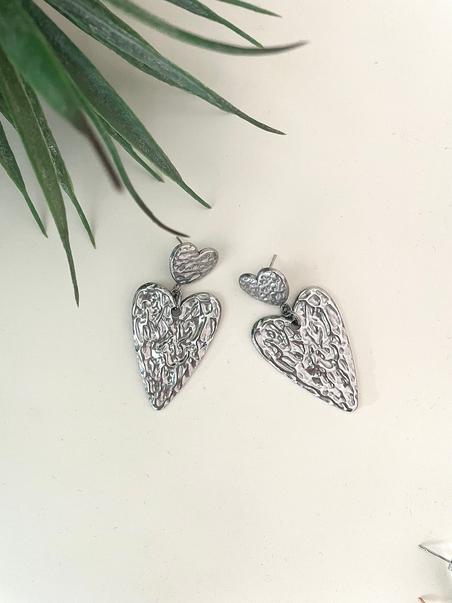 Boucles double coeur martelé argenr