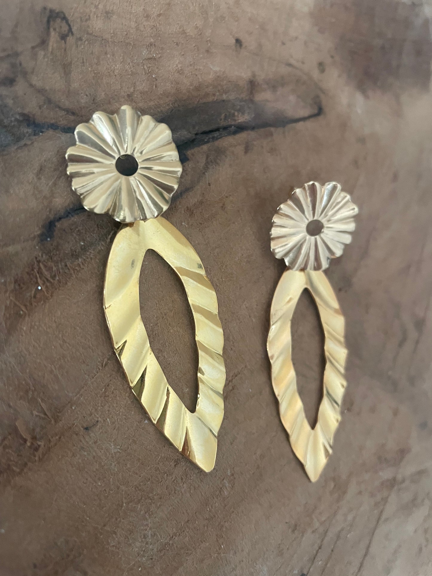 Boucles feuilles mix couleur dorée détail