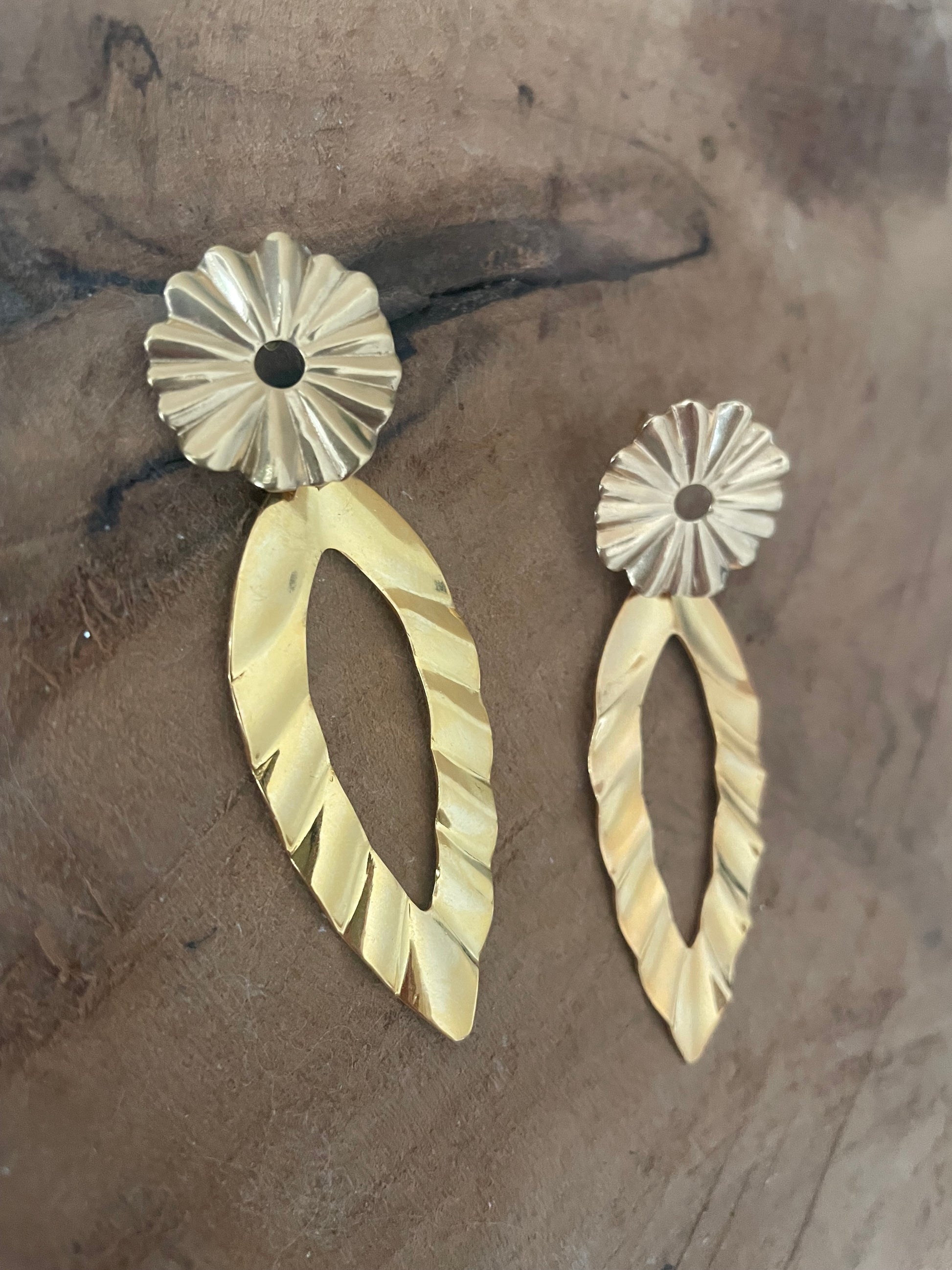 Boucles feuilles mix couleur dorée détail