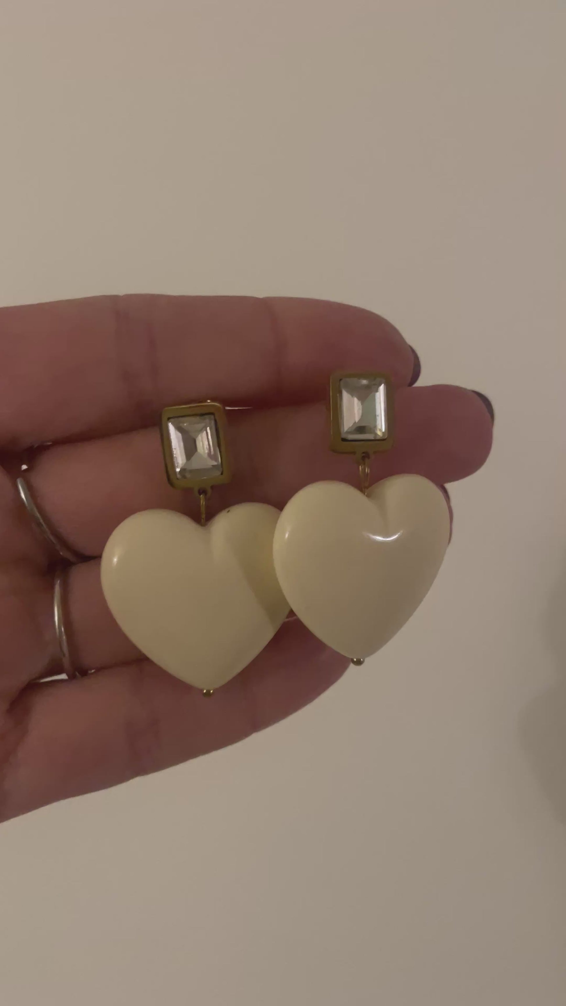 vidéo boucles gros coeur ivoire et strass