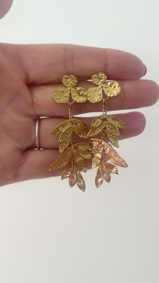 Boucles d’oreilles pendantes feuilles dorées