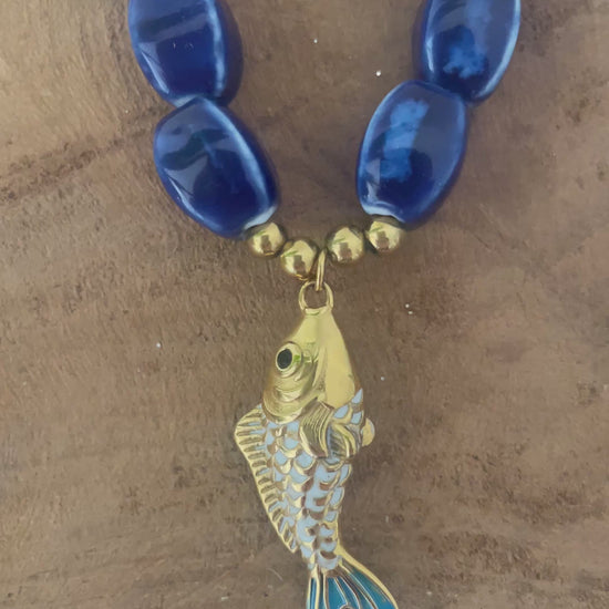 vidéo des 3 colliers présentation céramique turquoise et bleu, eau douce ivoire et doré et quarte rose framboise et doré artisanat français