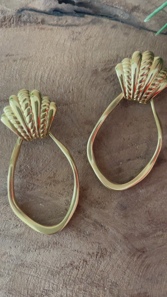 Boucles d’oreilles coquillage dorées - grand pendentif
