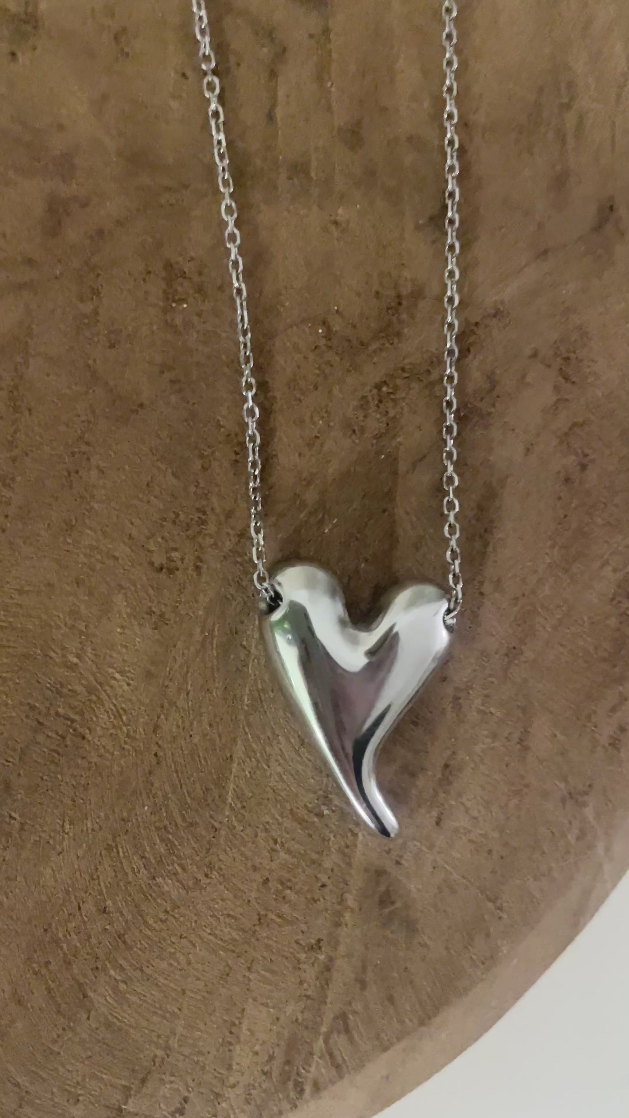 Vidéo collier coeur asymétrique argent mademoiselle bergamote