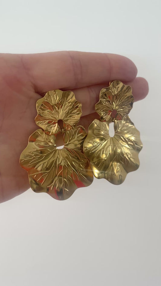 Grosses boucles d’oreilles double feuille dorées