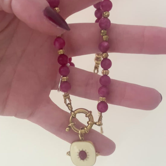 vidéo collier perles naturelles rose framboise et acier inox doré