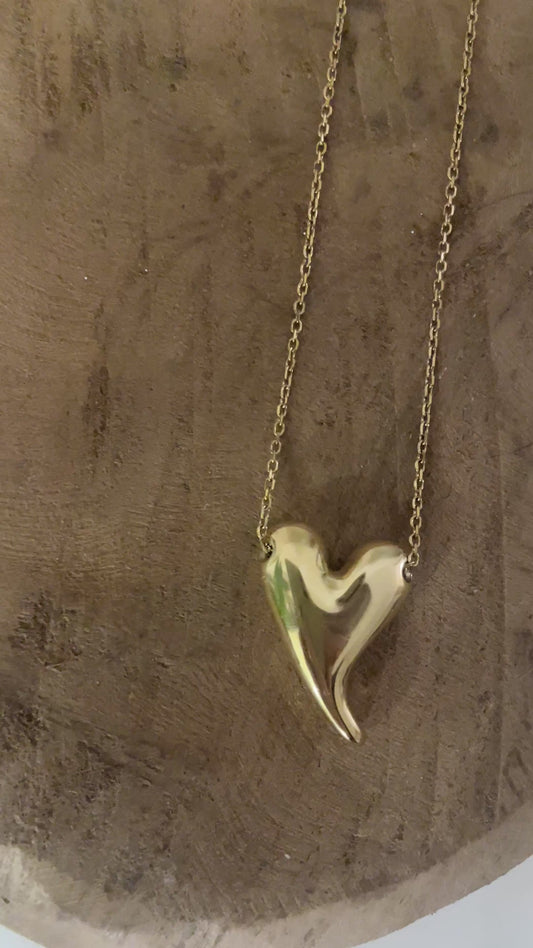 vidéo collier court coeur asymétrique doré